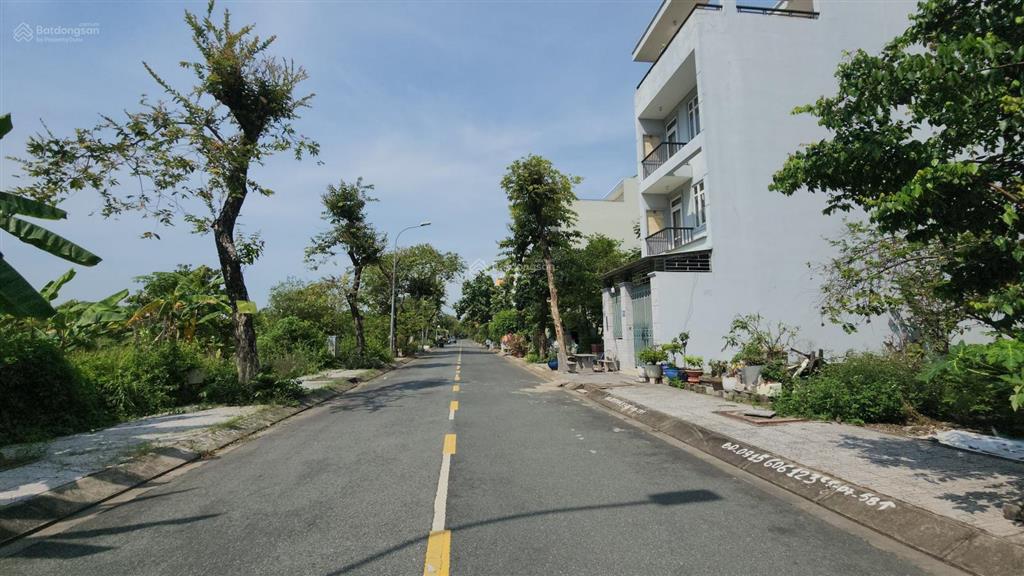 Giảm giá bán nhanh lô đất đường thông dt 5x20m  xây 1 trệt 2 lầu  sổ đỏ