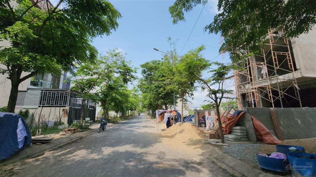 Bán lô đất dt 5x20m  đường thông ra trường học nhiều dân cư  thuận tiện kinh doanh