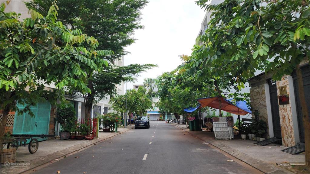 Bán lô đất dt 5x20m  đường thông ra trường học nhiều dân cư  thuận tiện kinh doanh