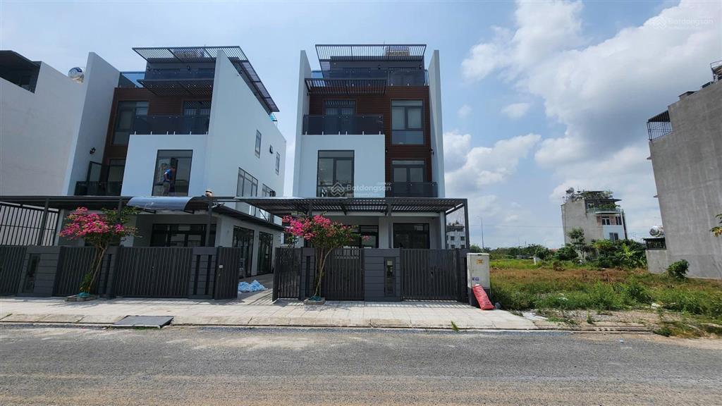 Bán gấp lô đất kdc cát lái dt 7x17m  xây theo mẫu 1 trệt 3 lầu