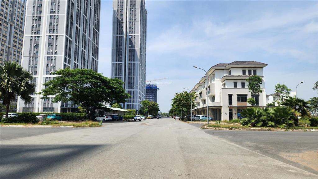 Cho thuê nhà phố lavila dt 7x17m  1 trệt 3 lầu  giá 20tr