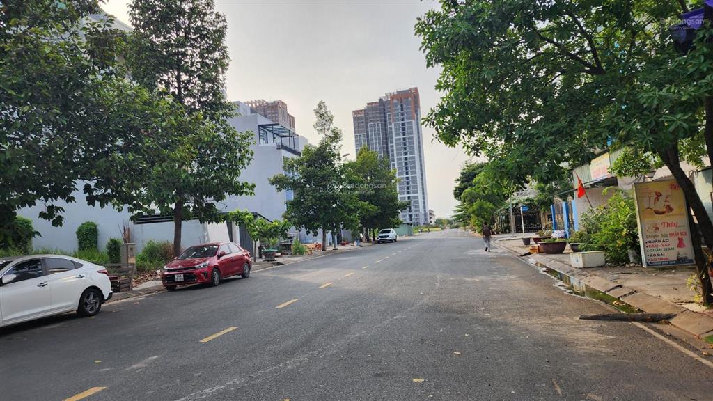 Cho thuê nhà phố lavila dt 7x17m  1 trệt 3 lầu  giá 20tr