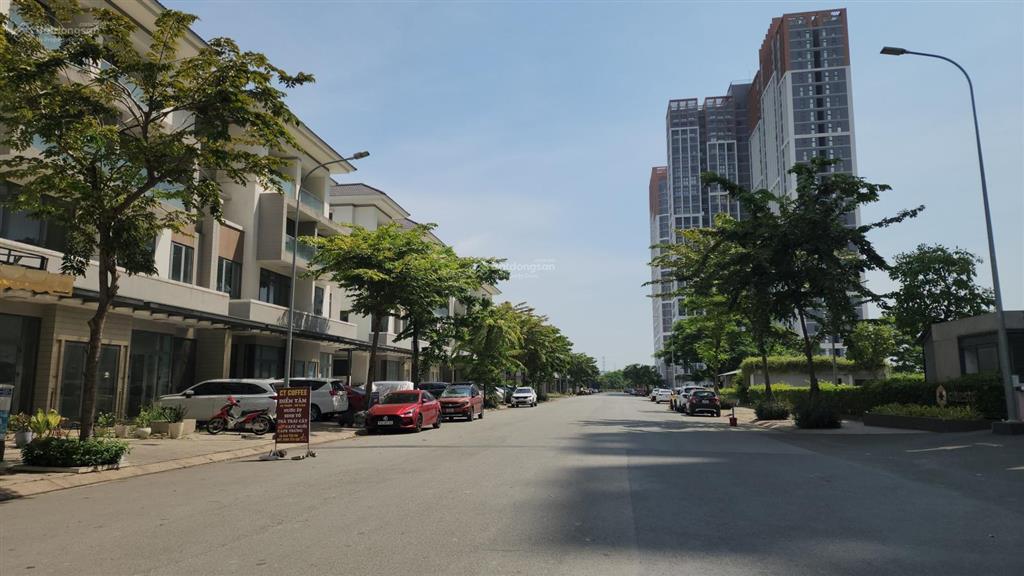 Cho thuê căn góc 200m2 nhà phố lavila đường 33 cl rộng 22m đối diện chung cư