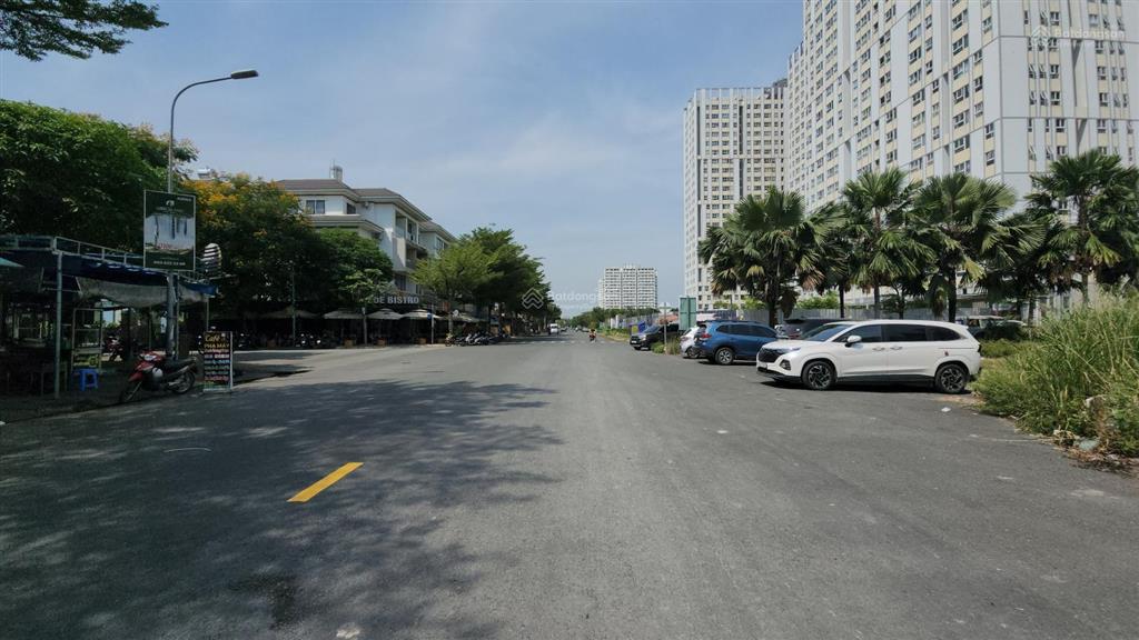 Cho thuê căn góc 200m2 nhà phố lavila đường 33 cl rộng 22m đối diện chung cư