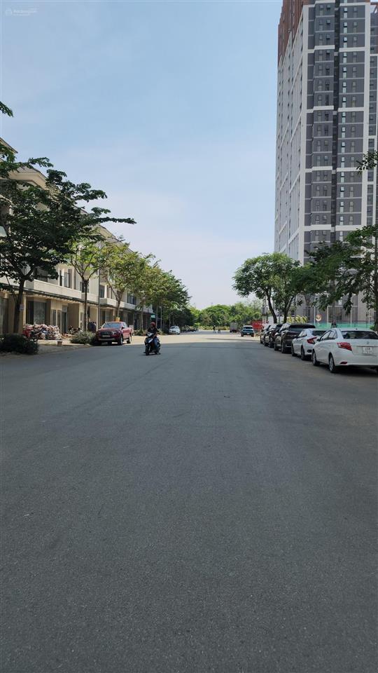 Cho thuê nhà phố mặt tiền 24m đối diện 3 tòa chung cư dt 7x17m  1 trệt 3 lầu
