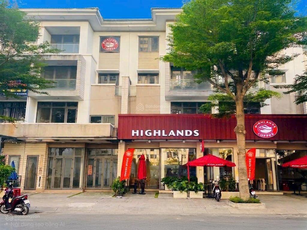 Cho thuê nhà phố mặt tiền 24m đối diện 3 tòa chung cư dt 7x17m  1 trệt 3 lầu