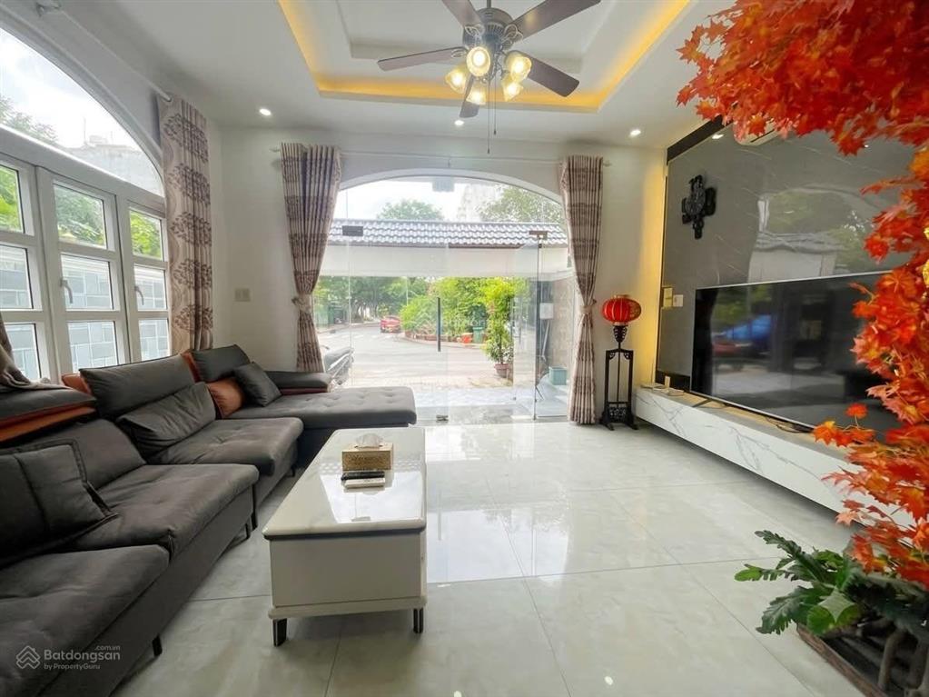 Cho thuê nhà dt 7x17m  1 trệt 3 lầu full nội thất