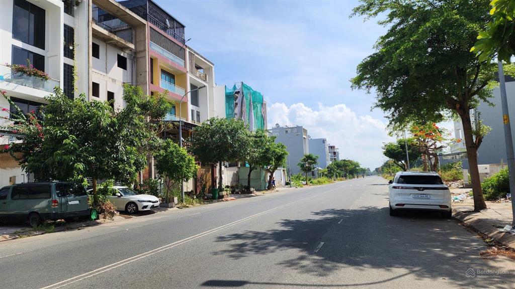 Cho thuê nhà phố dt 5x20m  1 trệt 2 lầu
