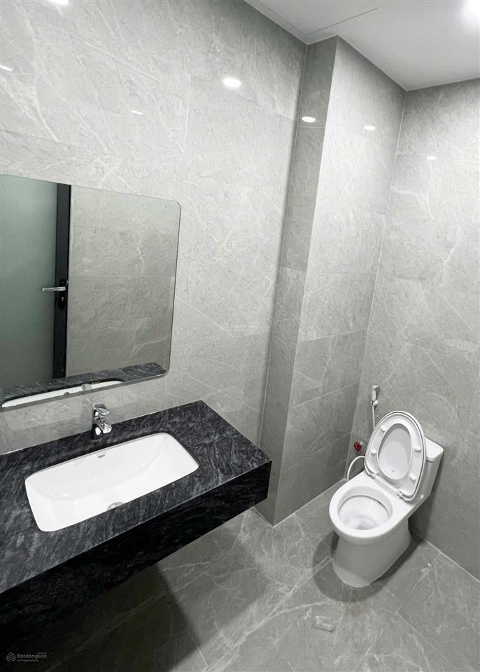 Cho thuê tòa nhà vp mt nguyễn trãi q1, 1t 6l thang máy, 4.5x30m, vị trí vàng, tiềm năng lớn