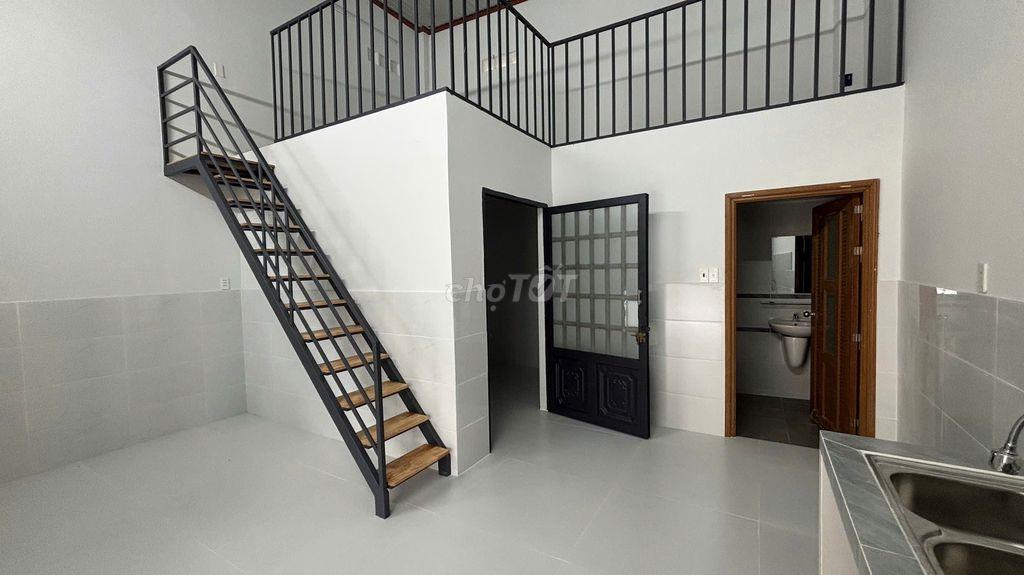Nhà căn đôi mới xây, nội thất đẹp, sân rộng xe hơi...