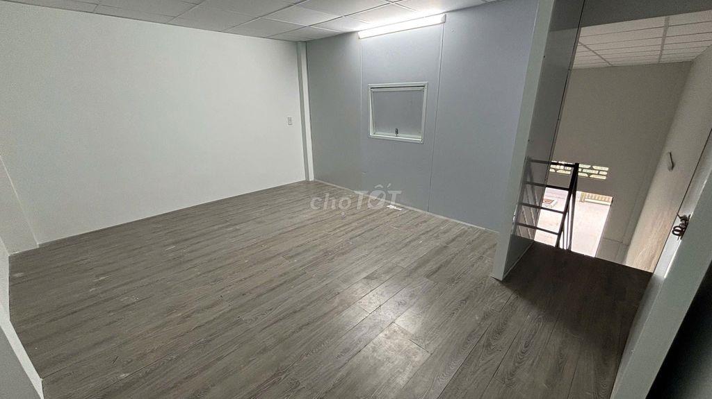 Nhà căn đôi mới xây, nội thất đẹp, sân rộng xe hơi...
