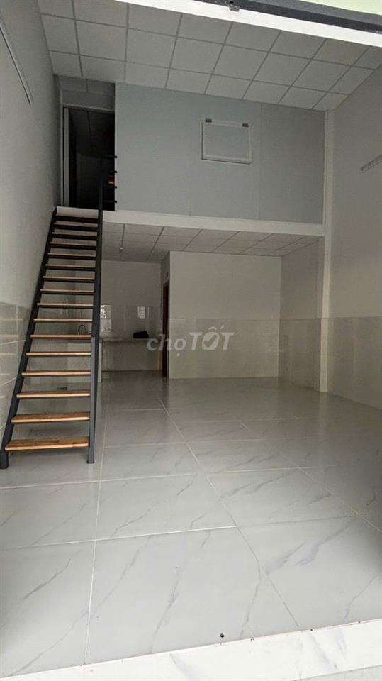 Nhà căn đôi mới xây, nội thất đẹp, sân rộng xe hơi...