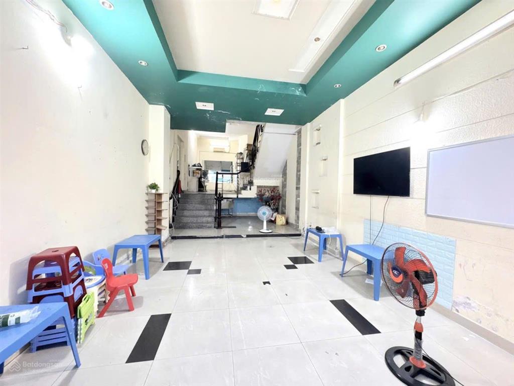 Chính chủ cần bán gấp nhà riêng giá rẻ 3 tầng 4 pn,4wc30m2 quận 10 hồ chí minh chỉ với 4 tỷ 550