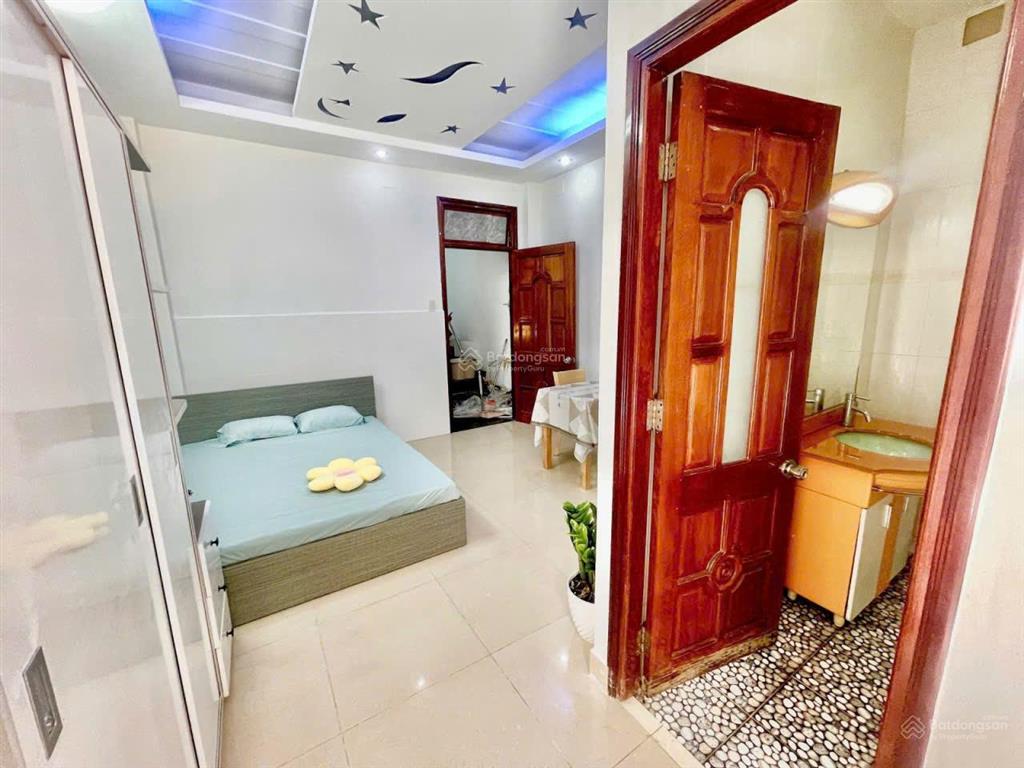 Chính chủ cần bán gấp nhà riêng giá rẻ 5 tầng 70m2 8pn,8wc tân bình hồ chí minh chỉ với 12 tỷ 300tr