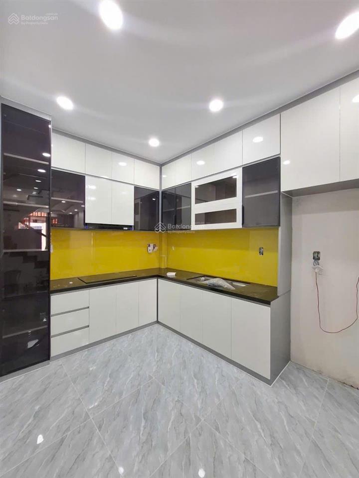 Chính chủ cần bán gấp nhà riêng giá rẻ 3 tầng 40m2 3pn,3wc tân bình hồ chí  minh chỉ với 5 tỷ300 tr
