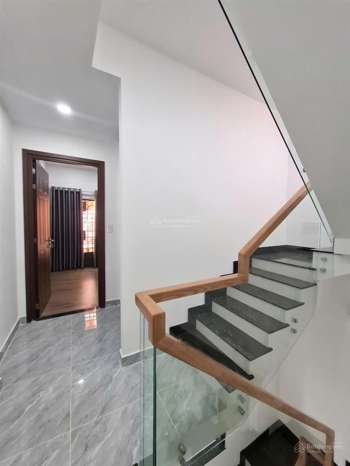 Chính chủ cần bán gấp nhà riêng giá rẻ 3 tầng 40m2 3pn,3wc tân bình hồ chí  minh chỉ với 5 tỷ300 tr