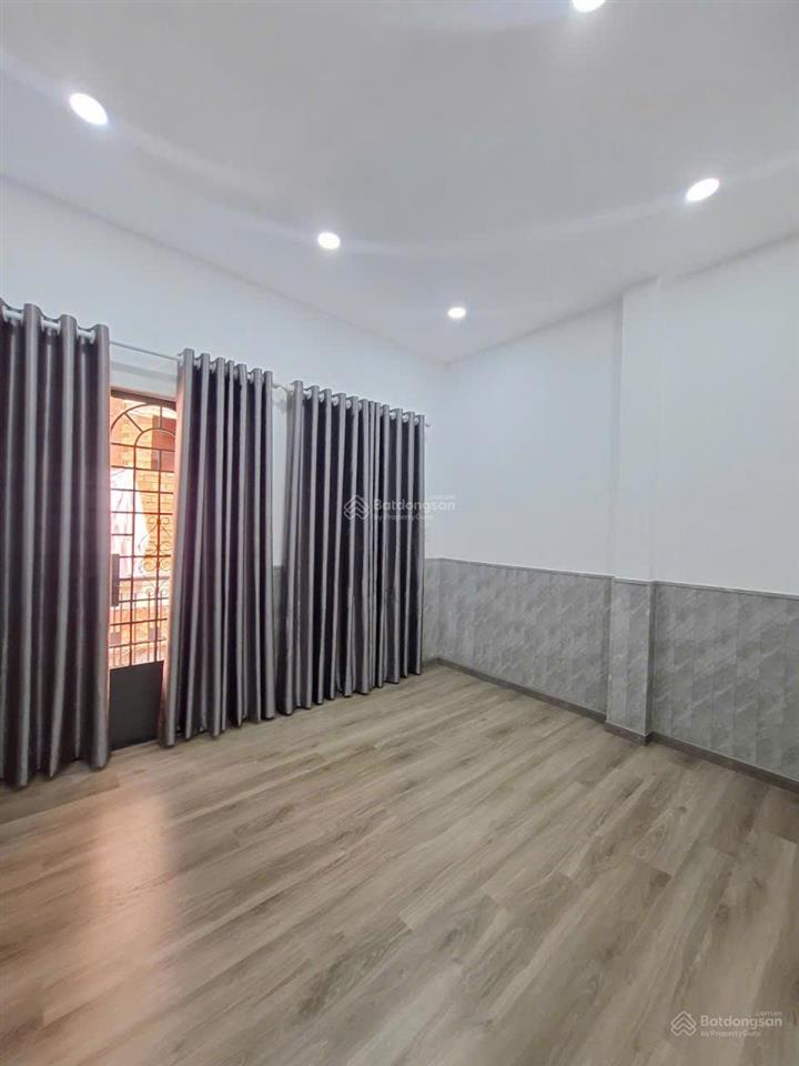 Chính chủ cần bán gấp nhà riêng giá rẻ 3 tầng 40m2 3pn,3wc tân bình hồ chí  minh chỉ với 5 tỷ300 tr