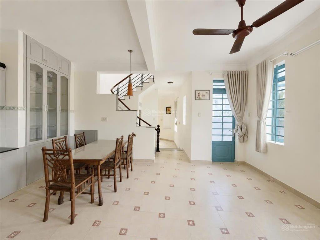 Chính chủ cần bán gấp nhà riêng giá rẻ 3 tầng 98.6m2 4pn, 4wc tân bình hồ chí minh chỉ với 8 tỷ 800