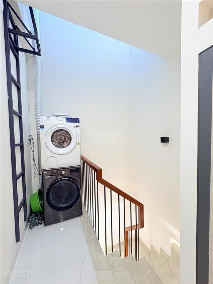 Nhà đẹp tâm huyết xây mới tặng full nội thất cao cấp 40m2 2 tầng 2pn,2wc chỉ 5,6 tỷ hồ chí minh