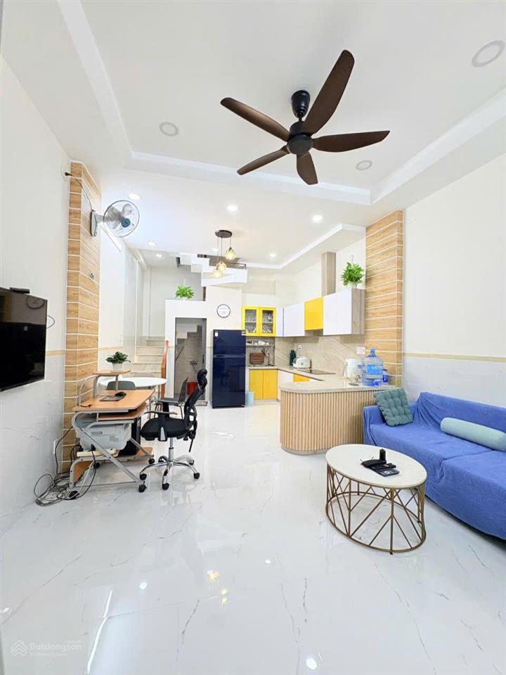 Nhà đẹp tâm huyết xây mới tặng full nội thất cao cấp 40m2 2 tầng 2pn,2wc chỉ 5,6 tỷ hồ chí minh