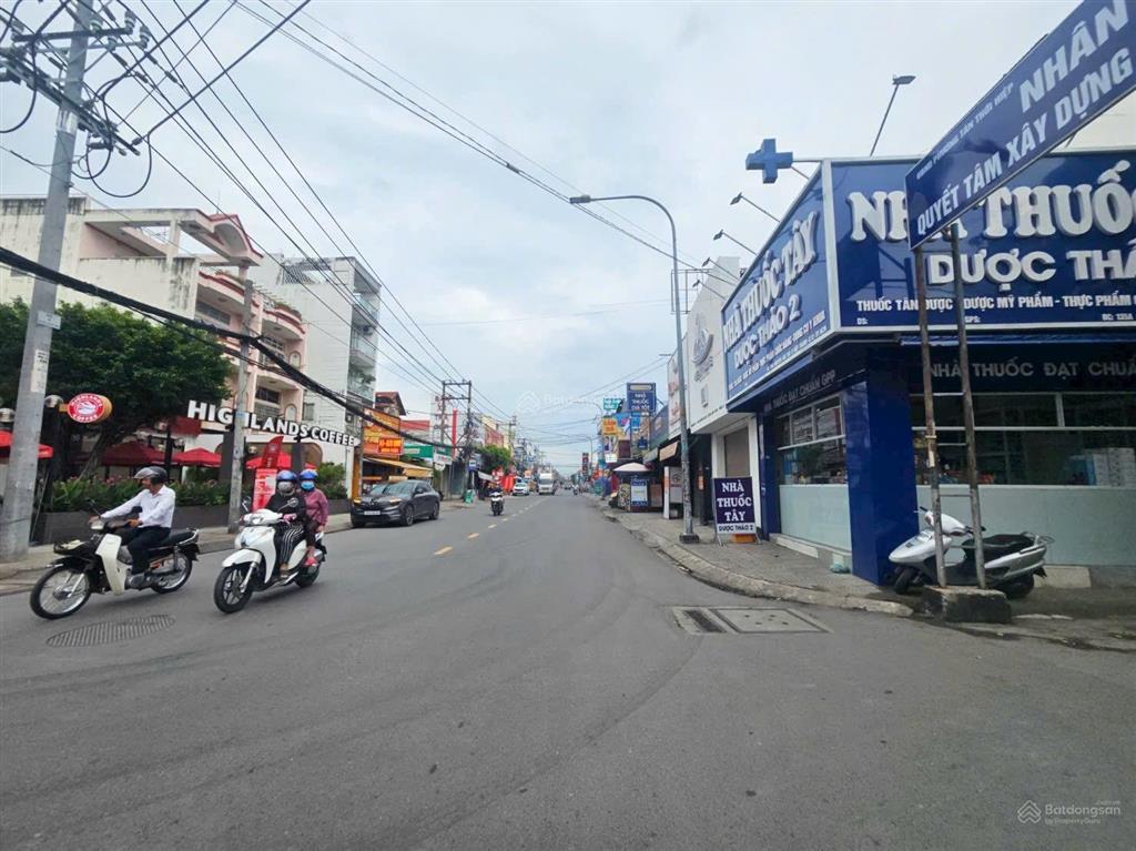 Cho thuê tòa nhà mặt tiền dương thị mười dt 8x29m, hướng đông nam giá 150 tr/tháng,  0919 147 ***
