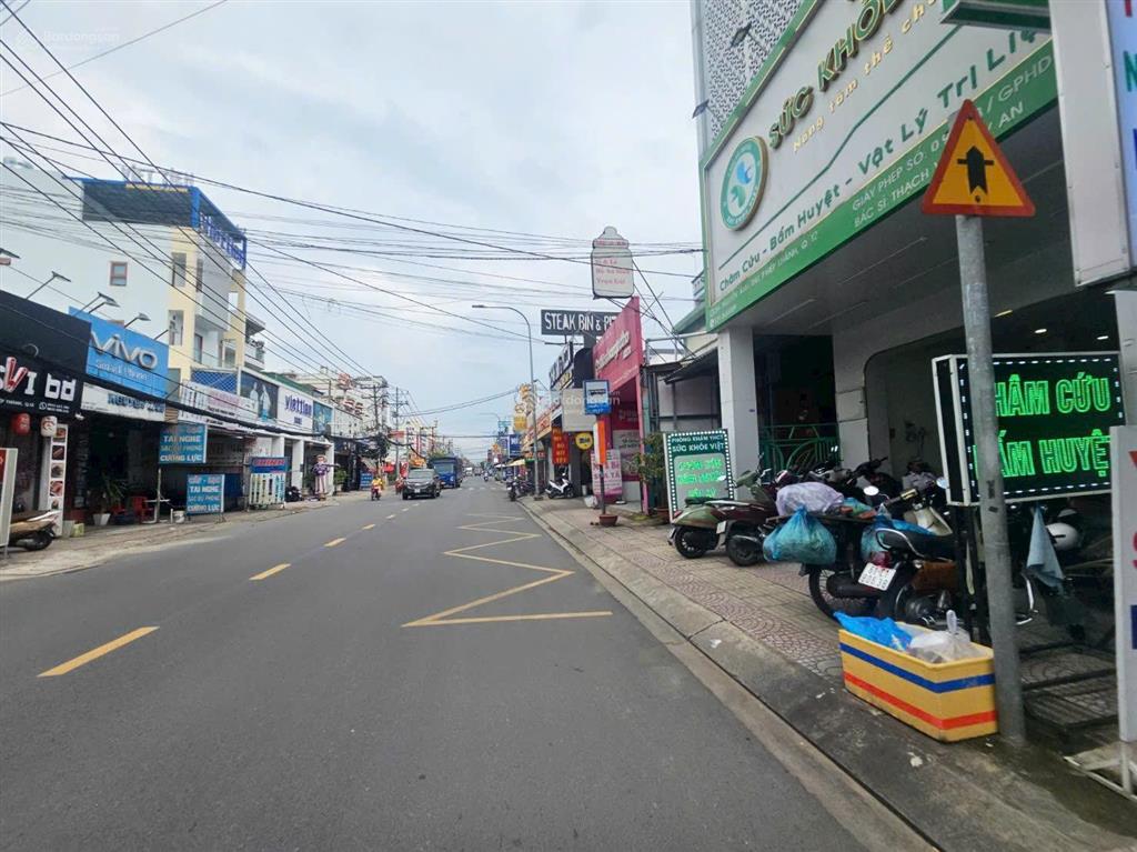Cho thuê tòa nhà mặt tiền dương thị mười dt 8x29m, hướng đông nam giá 150 tr/tháng,  0919 147 ***