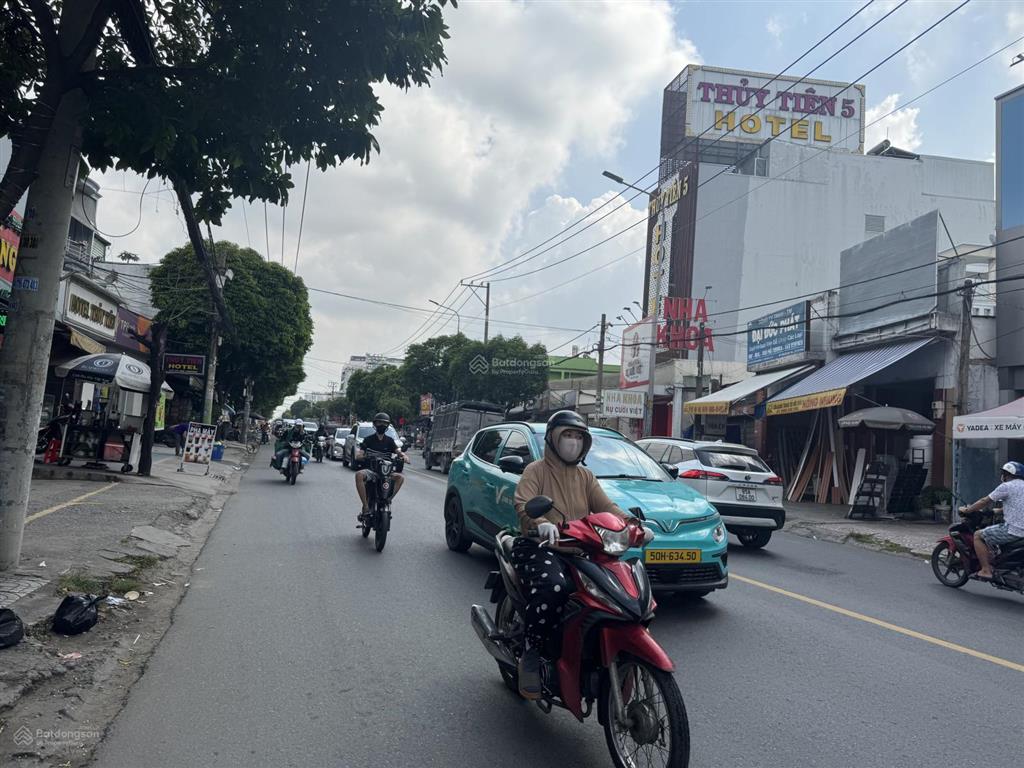 Cho thuê tòa nhà mặt tiền dương thị mười dt 8x29m, hướng đông nam giá 150 tr/tháng,  0919 147 ***