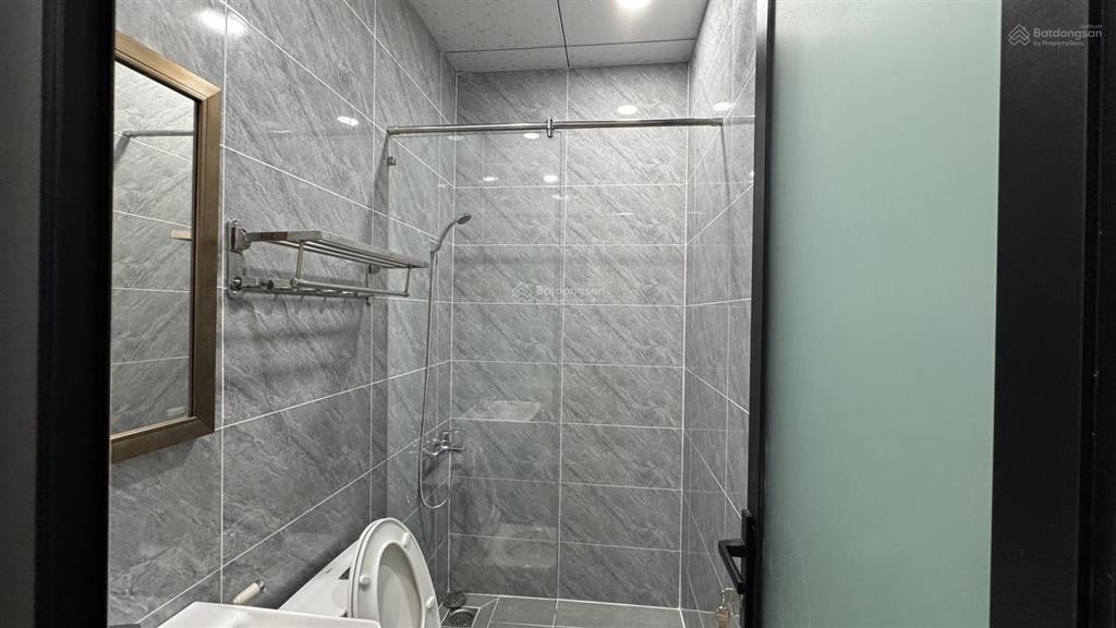 Cho thuê căn hộ cao cấp tổng diện tích 27 mét vuông có nội thất cơ bản giá 4.000.000 1 tháng