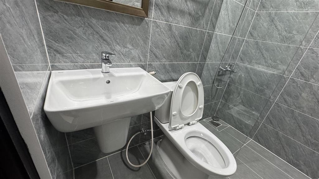 Cho thuê căn hộ cao cấp tổng diện tích 27 mét vuông có nội thất cơ bản giá 4.000.000 1 tháng