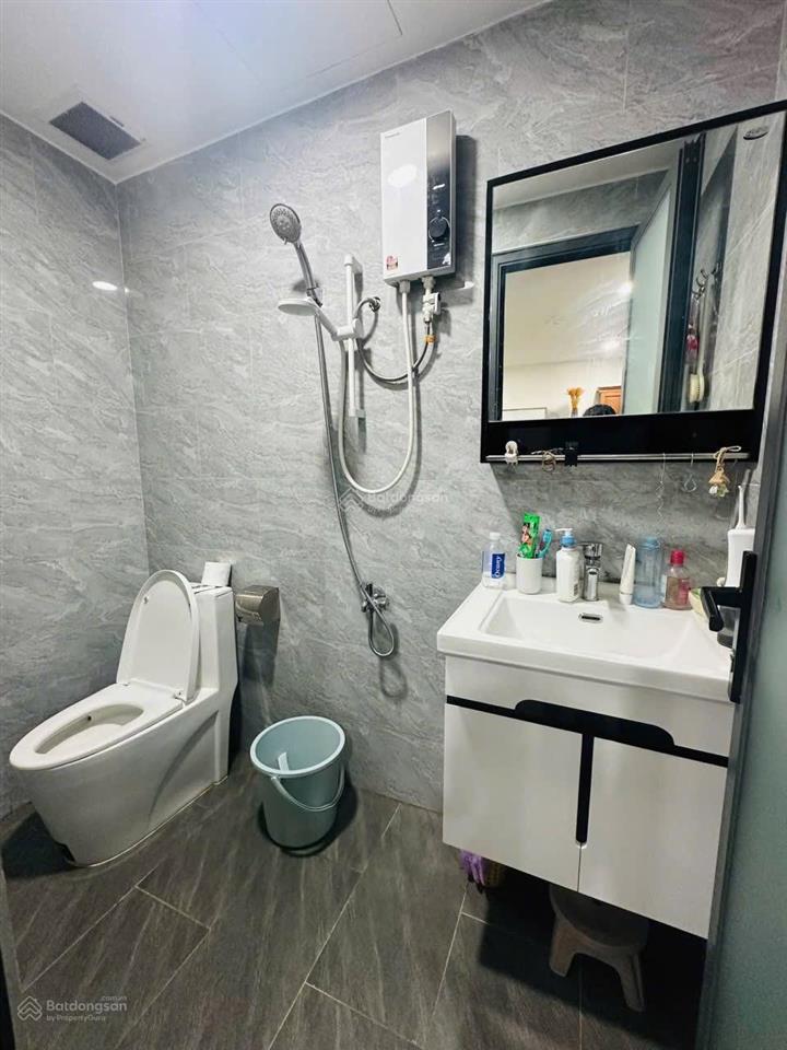 Cho thuê căn hộ chung cư quân khu 7 diện tích 70 m có 2pn 2vs phun nội thất giá 8tr tháng