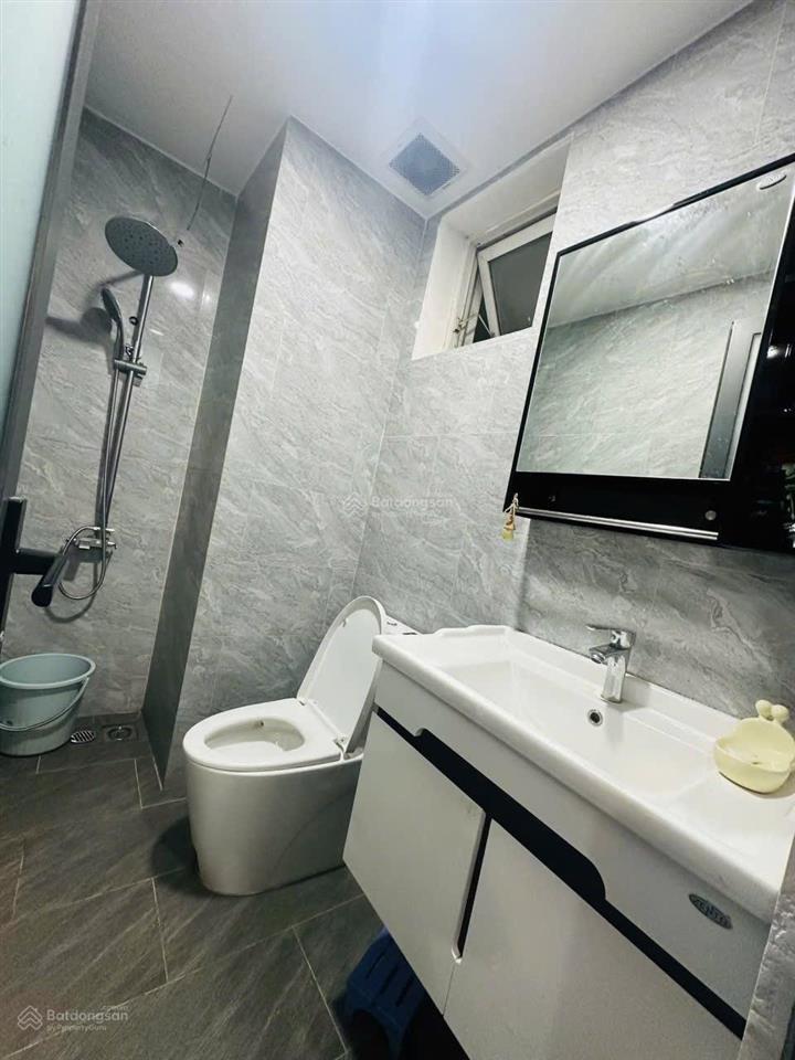 Cho thuê căn hộ chung cư quân khu 7 diện tích 70 m có 2pn 2vs phun nội thất giá 8tr tháng