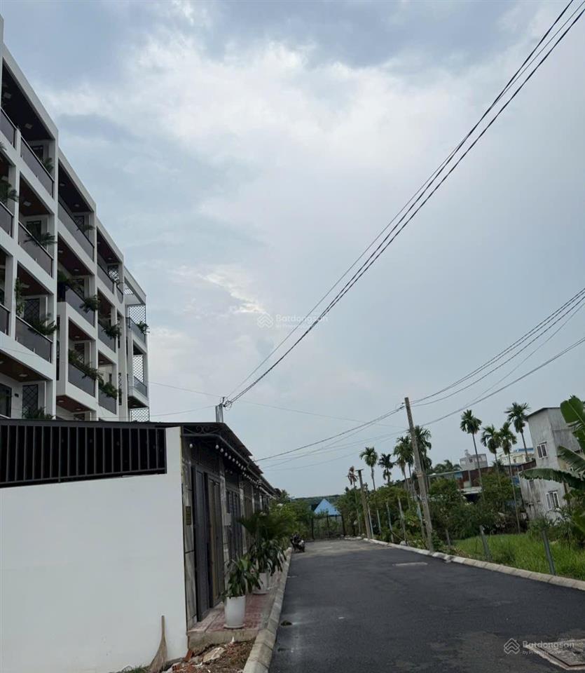 Bán đất đường thạnh lộc 37, quận 12  ngay trung tâm phường dt 6,2x18m giá 4,39 tỷ
