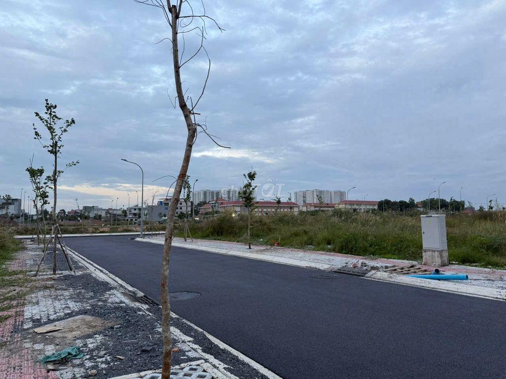 Bán Nhanh DT 108 M2 - 6,7 Tỷ | Đối Diên CV Nhỏ