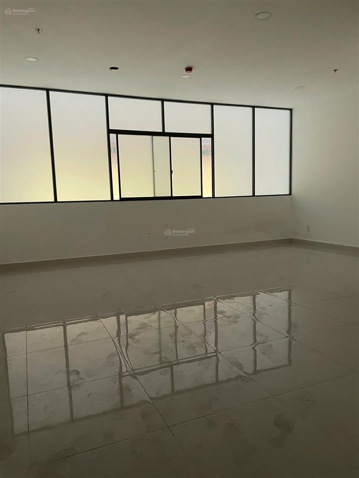 Hạ giá shop 100m2  3,650 tỷ, sổ hồng lâu dài vay bank