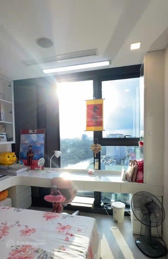 Bán căn hộ 57m2 2pn tại vinhomes golden river ba son giá siêu hời