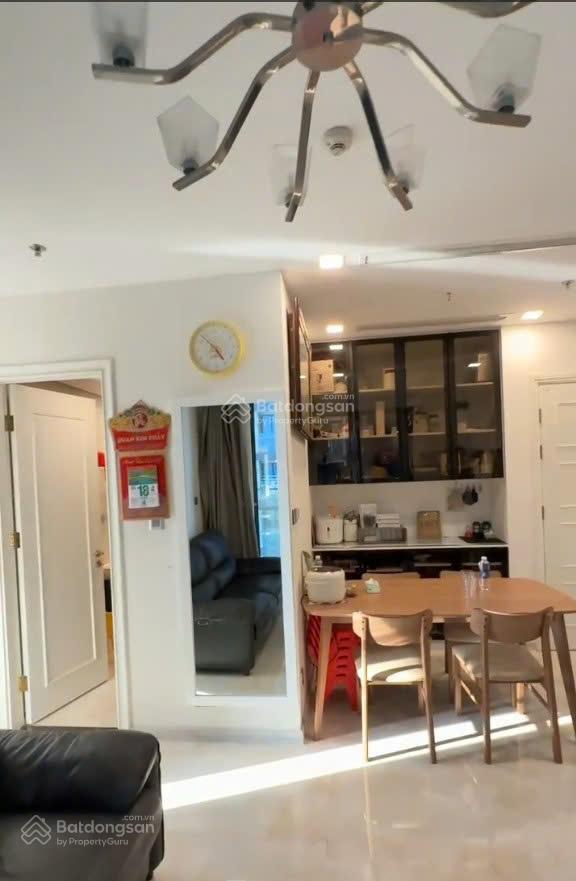 Bán căn hộ 57m2 2pn tại vinhomes golden river ba son giá siêu hời