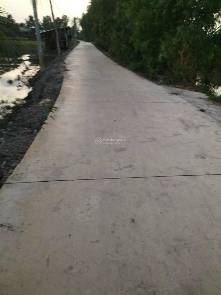 Đất thổ cư ngay sát lộ nhựa lớn. cách tỉnh lộ 879 chỉ 300m, ô tô vào tận nơi.