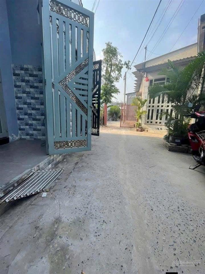 Nhà dt 4x10 đúc 1 trệt 2 lầu hẻm 3m 1/ đường huỳnh thị na vào 40m