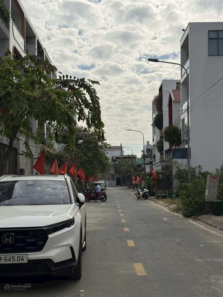 Bán lô đất khu 38 ha gần tuyến metro số 2 bến thành tham lương  dt 4,5x18m giá 8,9 tỷ