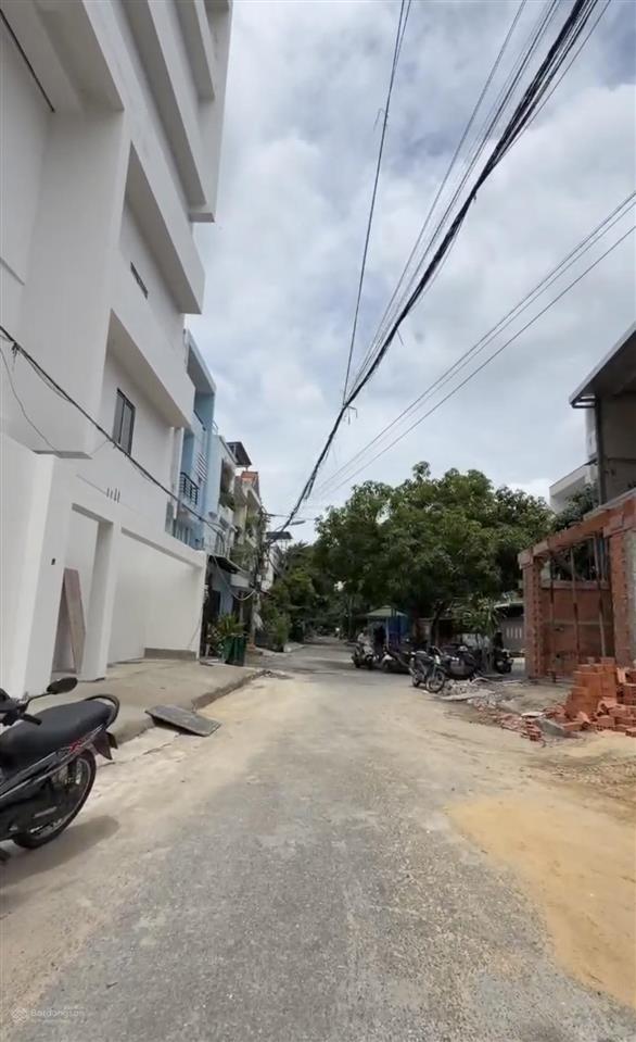 Đất đẹp dương thị giang đường 8m mặt tiền sau 16 m dự phóng thông ra phan văn hớn 82m2 giá 6,7 tỷ