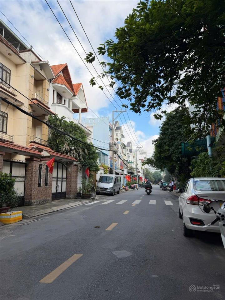 Nhà mặt tiền đông hưng thuận 17 dt 3,7x19 giá 5,7 tỷ nhà đúc 1 lầu chắc chắn đường 12 m nhựa thông