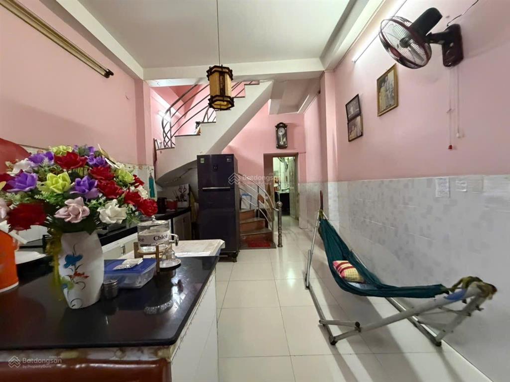 Nhà mặt tiền đông hưng thuận 17 dt 3,7x19 giá 5,7 tỷ nhà đúc 1 lầu chắc chắn đường 12 m nhựa thông