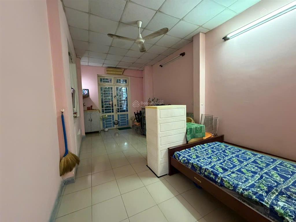 Nhà mặt tiền đông hưng thuận 17 dt 3,7x19 giá 5,7 tỷ nhà đúc 1 lầu chắc chắn đường 12 m nhựa thông