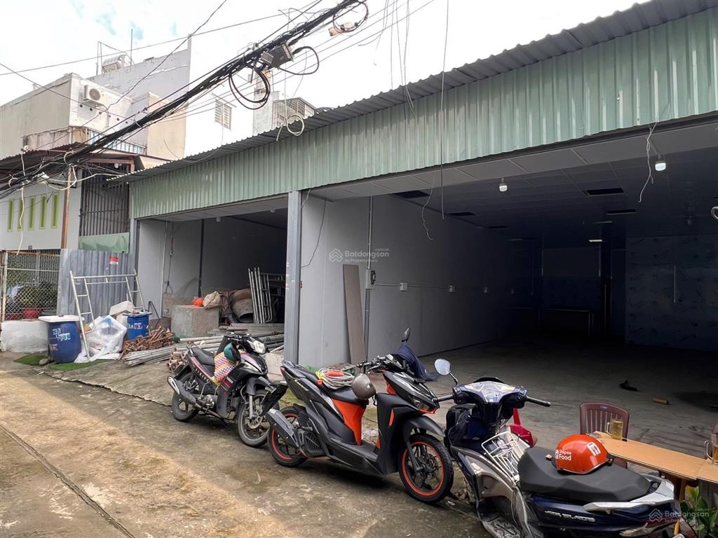 Cho thuê kho 5,5 x 18m, phù hợp làm may sắt, nhôm kính, hoặc kho chưa hàng. đường xe tải vào được