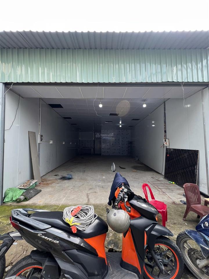 Cho thuê kho 5,5 x 18m, phù hợp làm may sắt, nhôm kính, hoặc kho chưa hàng. đường xe tải vào được
