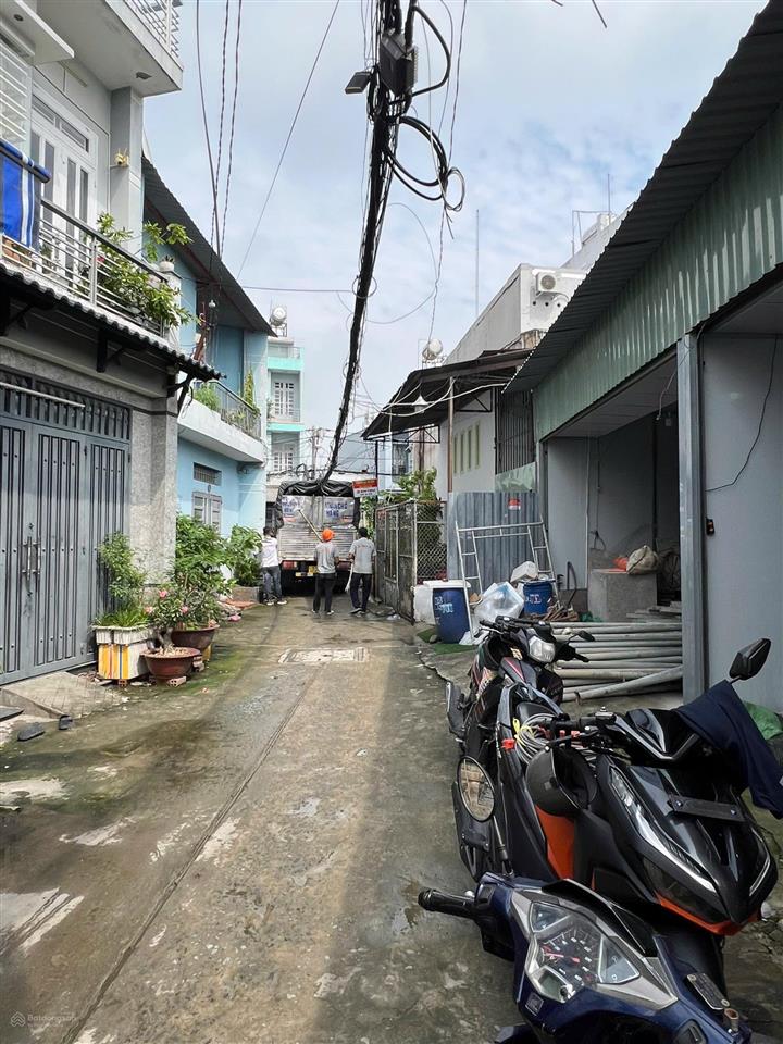 Cho thuê kho 5,5 x 18m, phù hợp làm may sắt, nhôm kính, hoặc kho chưa hàng. đường xe tải vào được