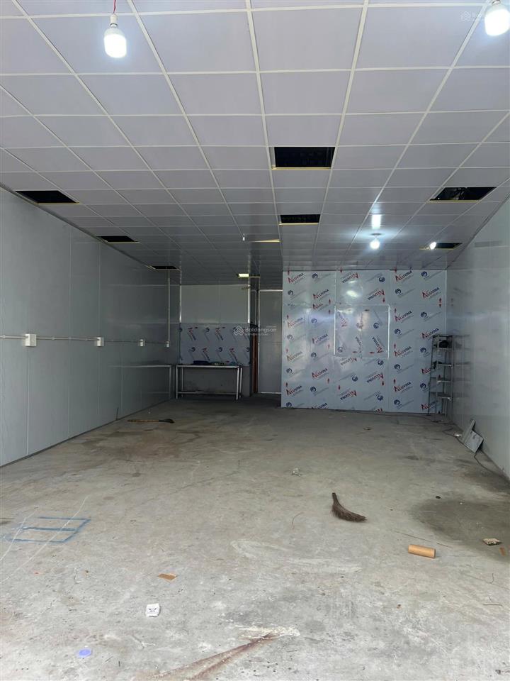 Cho thuê kho 5,5 x 18m, phù hợp làm may sắt, nhôm kính, hoặc kho chưa hàng. đường xe tải vào được