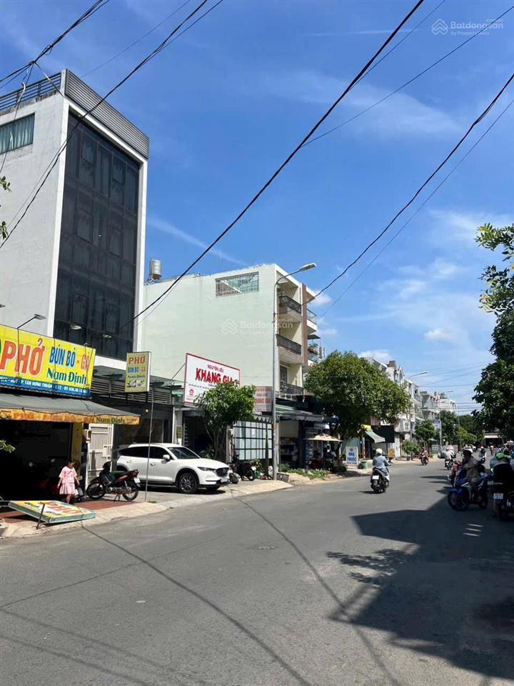 Bán đất tặng nhà khu dân cư an sương chủ giảm 500tr bán gấp
dt 5 x 20 đường 16m giá 9,9 tỷ