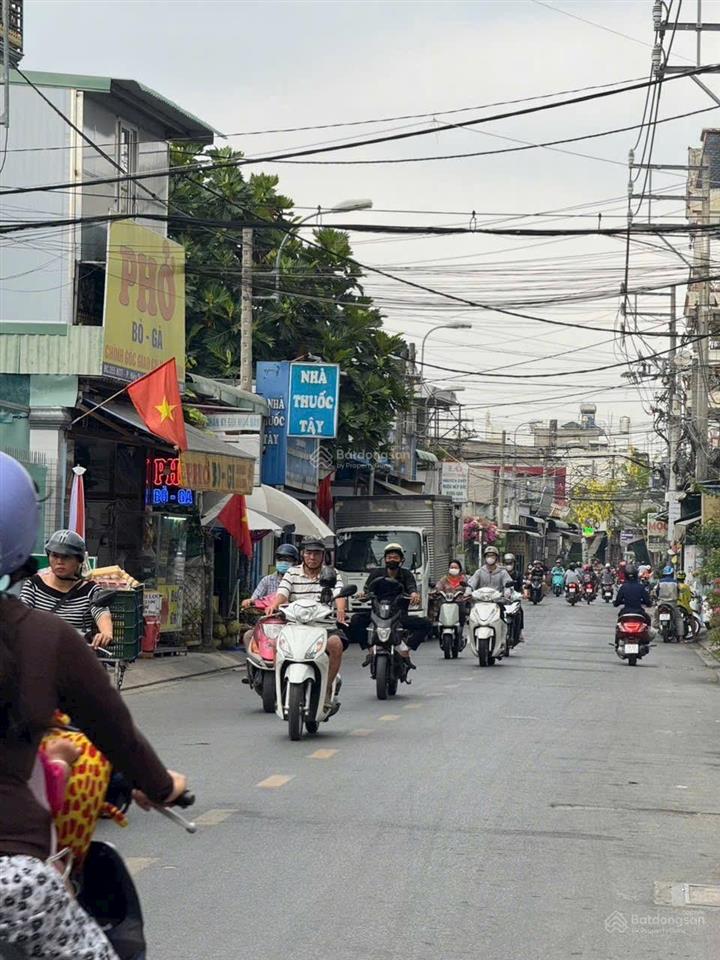 Đất mặt tiền ht17
giá mới. 6ty550 giá cũ 6 tỷ8 đường rộng 12m buôn bán gì cũng được