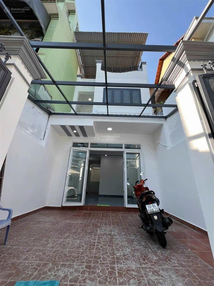 Phan huy ích  sát siêu thị emart. gần 80m2. ngang 4m5 x 17m, 1 trệt 2 lầu, giá 8,950 tỷ đường 10